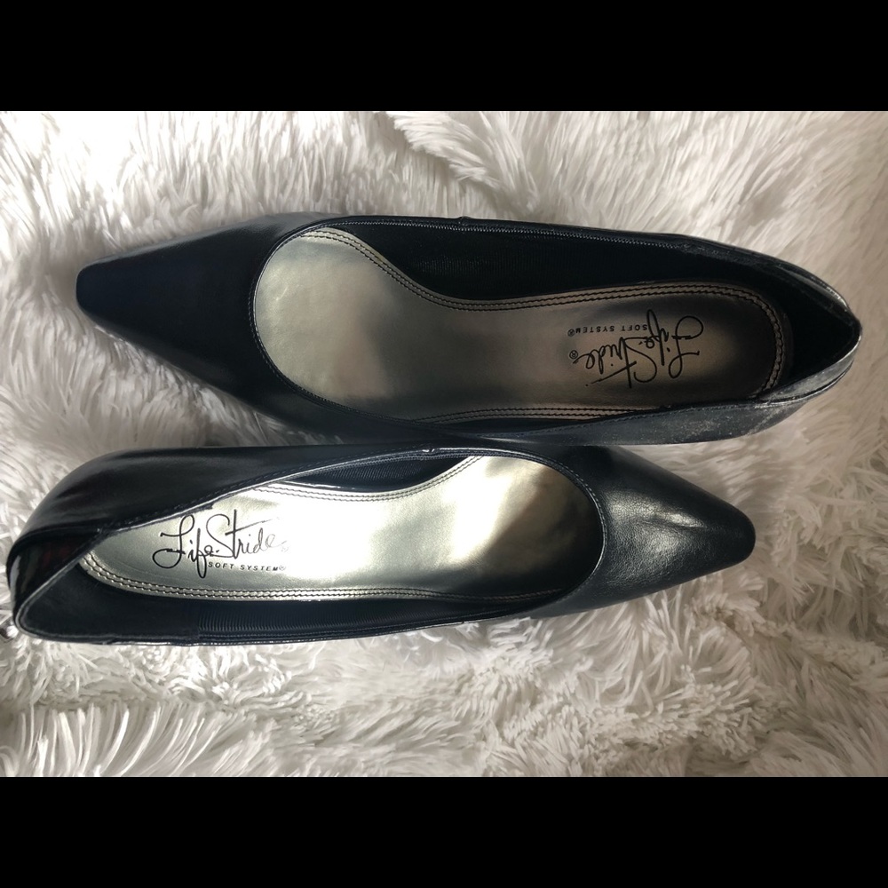 Life stride navy heel